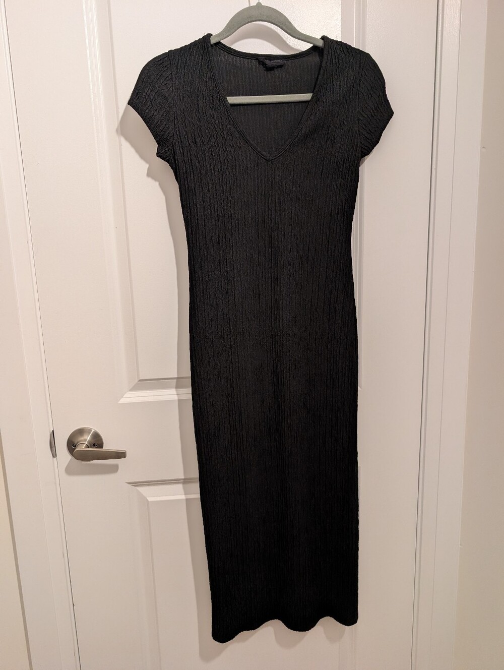 Classic Black V-Neck Ribbed Midi Dress